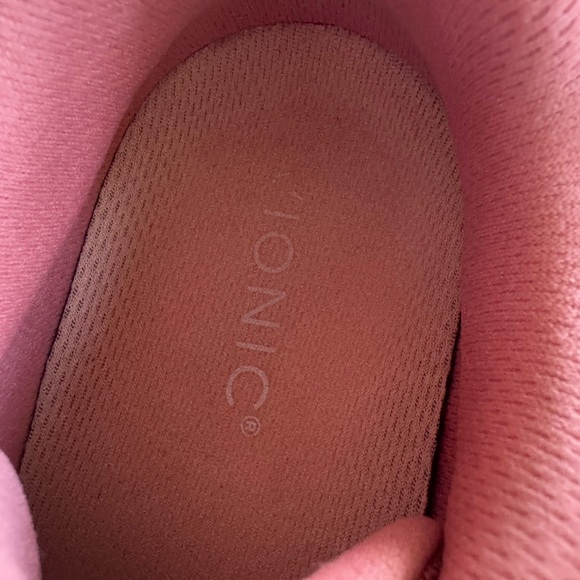 Vionic Athena Zip sneaker, size 8 - Picture 6 of 15